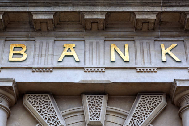 Bank empty in Delhi, only online work