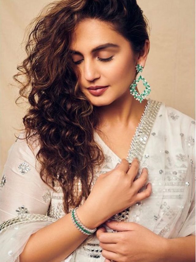 huma-qureshi-ethnic-churidar-anarkali-suit-in-white-color-sala2332-1