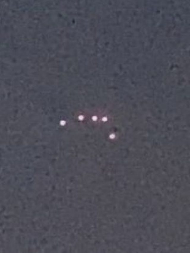 cropped-1_New-UFO-footage-shows-mysterious-V-shaped-formation-similar-to-Phoenix-Lights-1.jpg