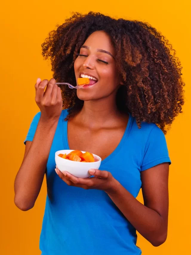 eating-papaya