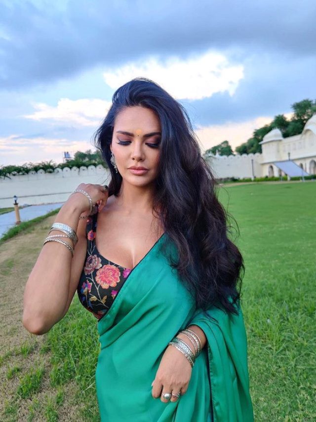 Esha Gupta's Elegant Saree Blouse Design For Wedding Season.