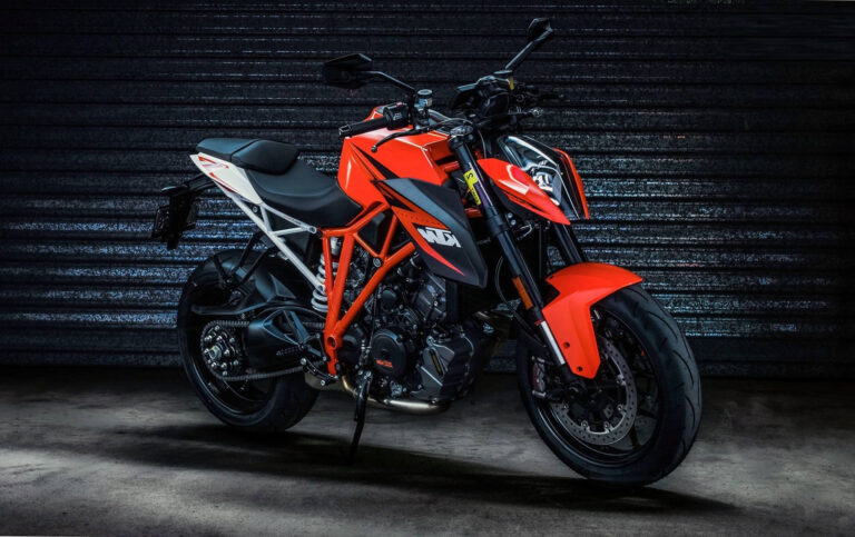 Duke 390